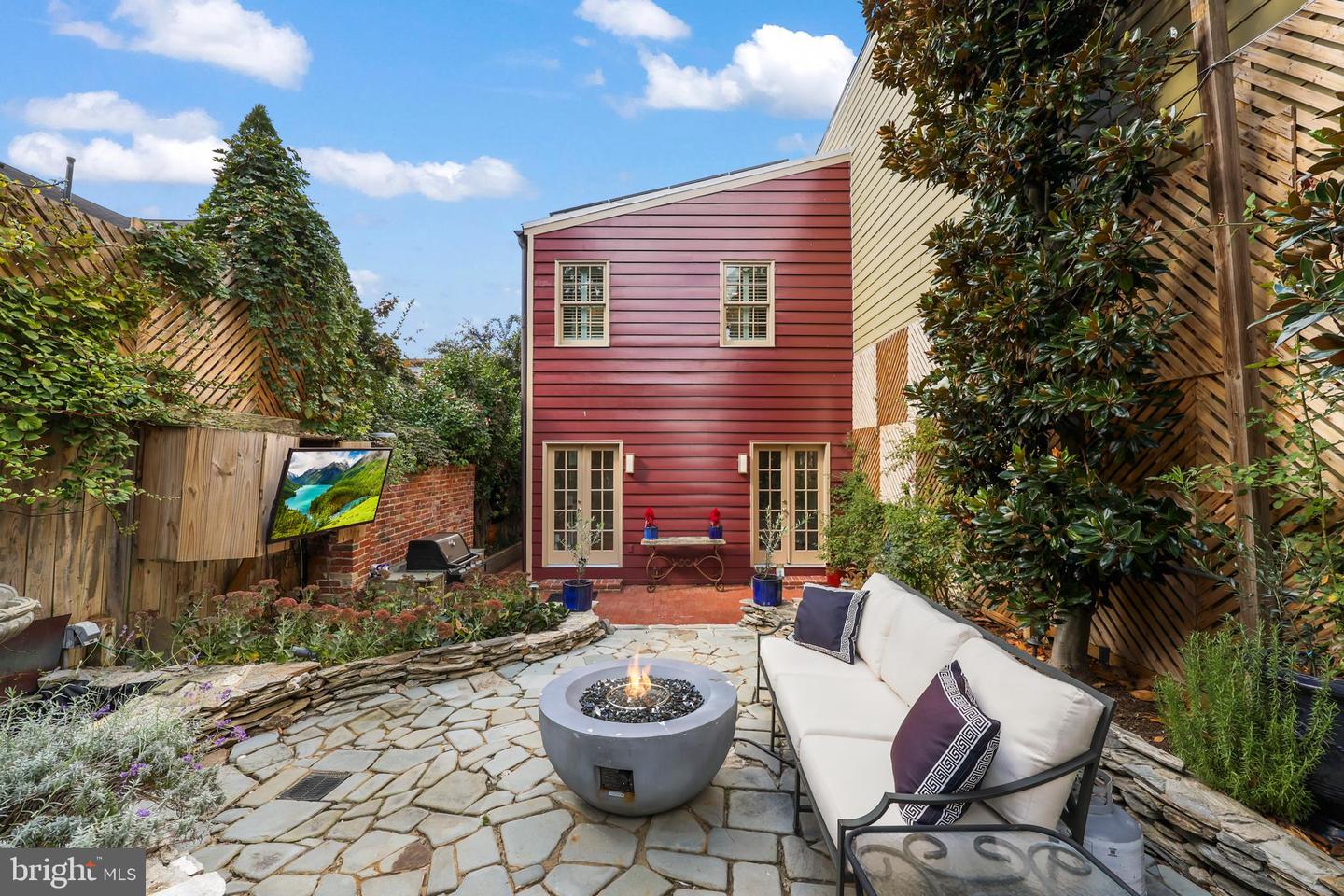 414 S ROYAL ST, ALEXANDRIA, Virginia 22314, 4 Bedrooms Bedrooms, ,4 BathroomsBathrooms,Residential,For sale,414 S ROYAL ST,VAAX2038860 MLS # VAAX2038860