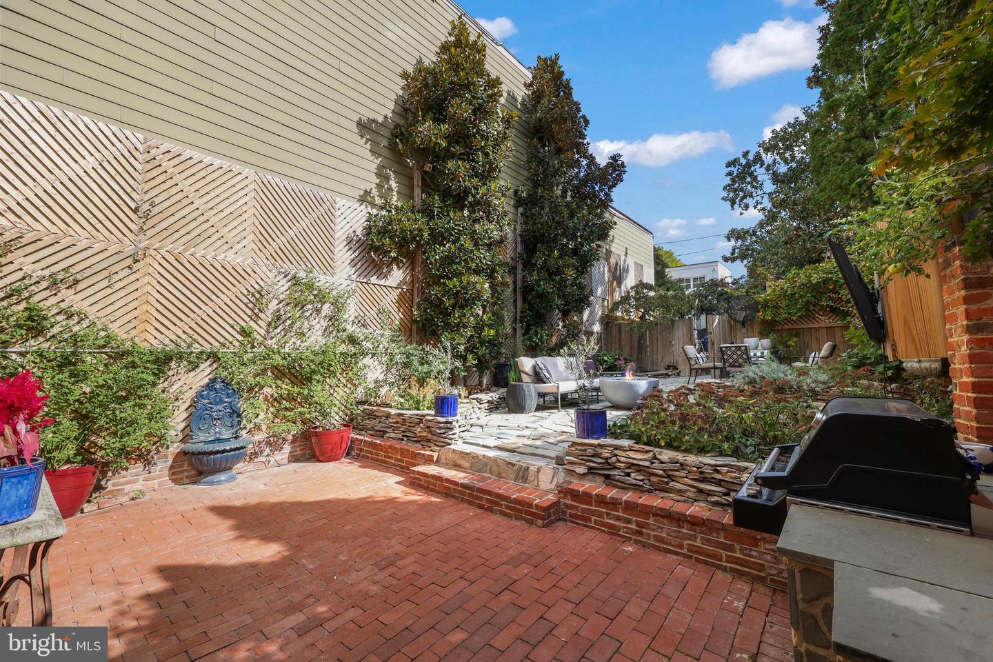 414 S ROYAL ST, ALEXANDRIA, Virginia 22314, 4 Bedrooms Bedrooms, ,4 BathroomsBathrooms,Residential,For sale,414 S ROYAL ST,VAAX2038860 MLS # VAAX2038860