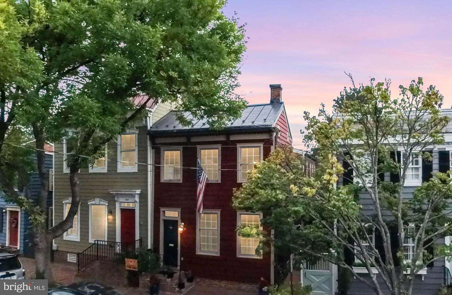 414 S ROYAL ST, ALEXANDRIA, Virginia 22314, 4 Bedrooms Bedrooms, ,4 BathroomsBathrooms,Residential,For sale,414 S ROYAL ST,VAAX2038860 MLS # VAAX2038860