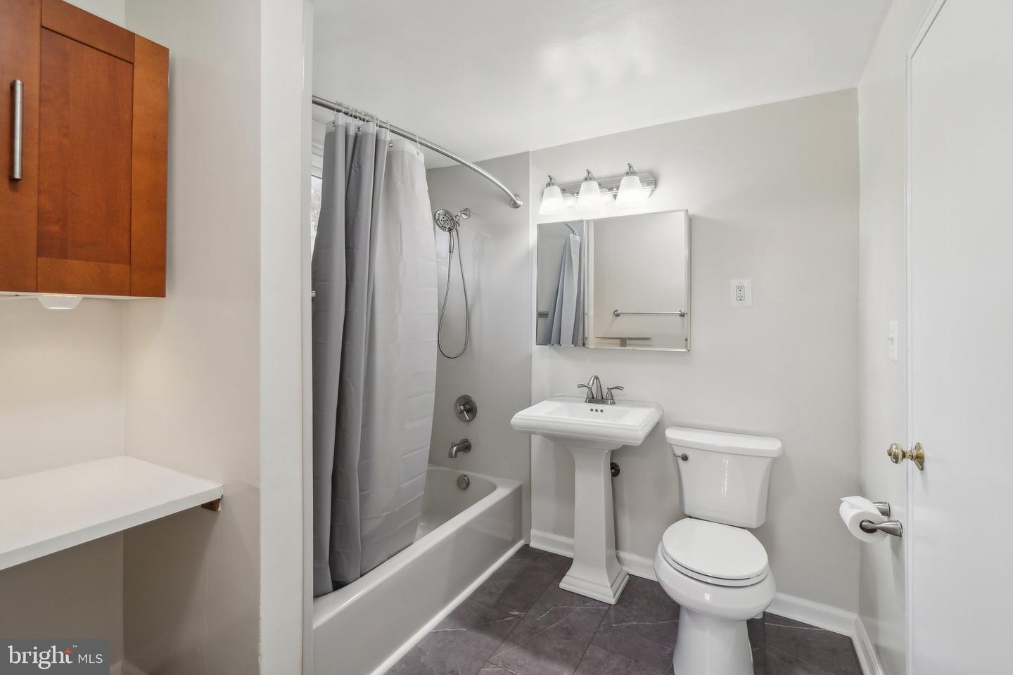 1830 COLUMBIA PIKE #305, ARLINGTON, Virginia 22204, 2 Bedrooms Bedrooms, ,1 BathroomBathrooms,Residential,For sale,1830 COLUMBIA PIKE #305,VAAR2049868 MLS # VAAR2049868