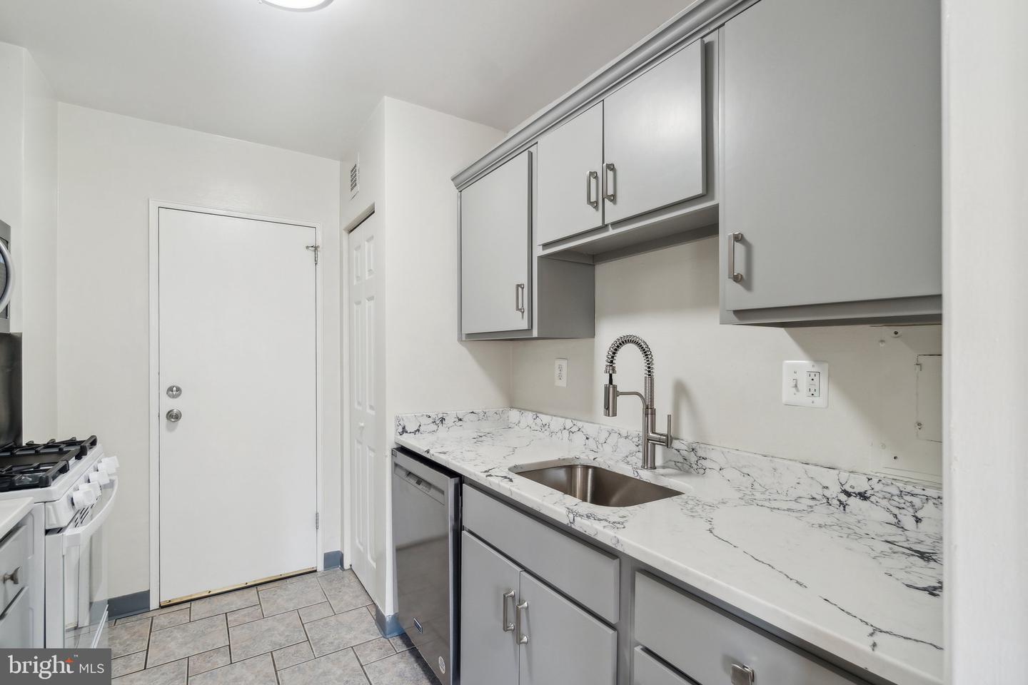 1830 COLUMBIA PIKE #305, ARLINGTON, Virginia 22204, 2 Bedrooms Bedrooms, ,1 BathroomBathrooms,Residential,For sale,1830 COLUMBIA PIKE #305,VAAR2049868 MLS # VAAR2049868