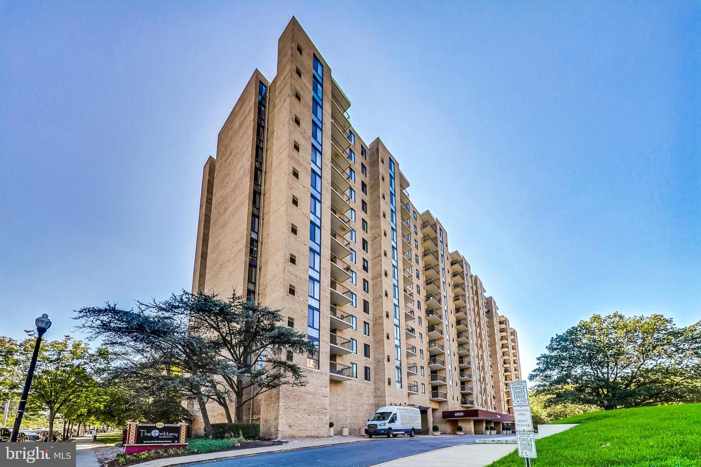 4500 S FOUR MILE RUN DR #101, ARLINGTON, Virginia 22204, 3 Bedrooms Bedrooms, ,2 BathroomsBathrooms,Residential,For sale,4500 S FOUR MILE RUN DR #101,VAAR2049894 MLS # VAAR2049894