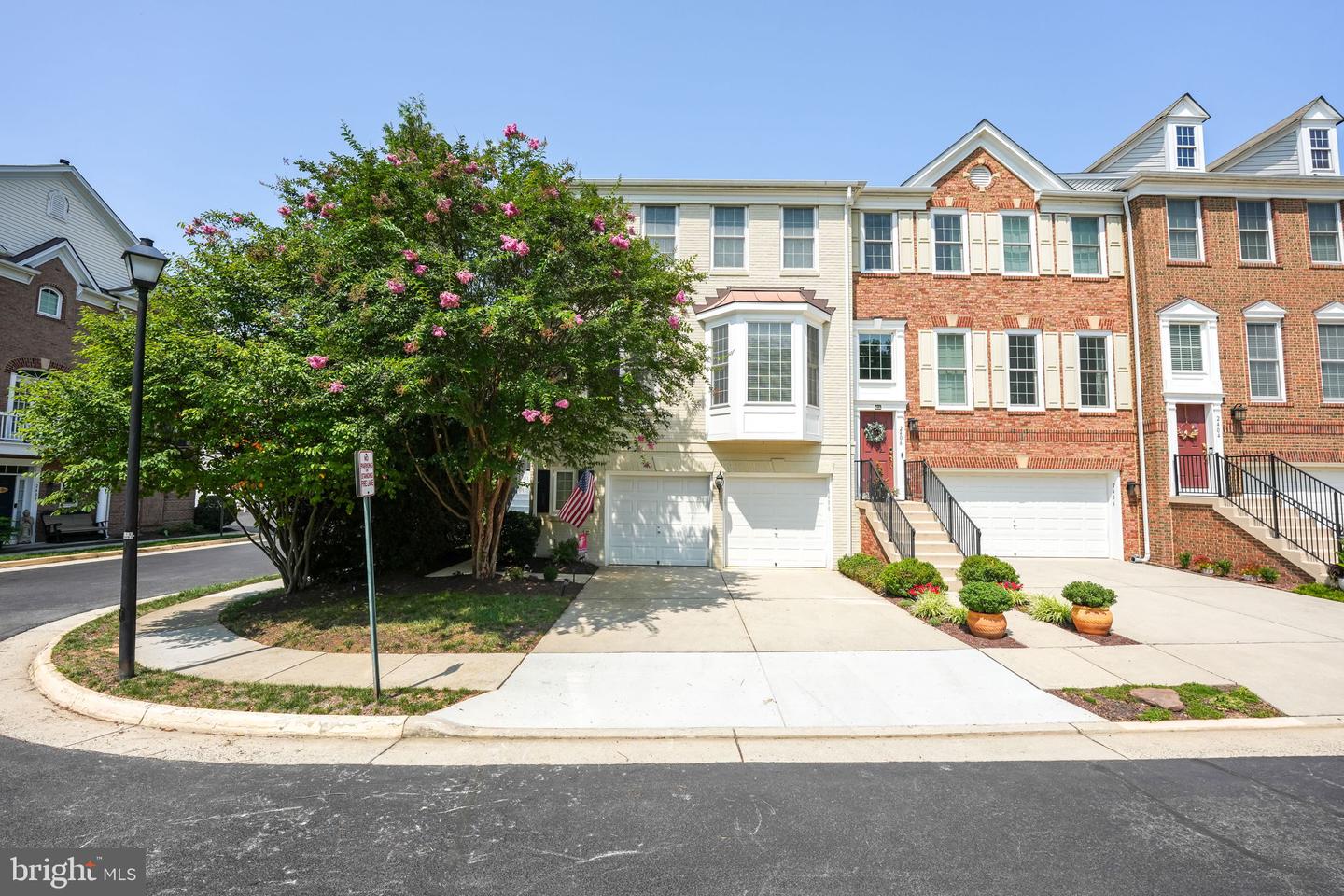 2408 HUNTINGTON PARK DR, ALEXANDRIA, Virginia 22303, 4 Bedrooms Bedrooms, ,3 BathroomsBathrooms,Residential,For sale,2408 HUNTINGTON PARK DR,VAFX2196402 MLS # VAFX2196402