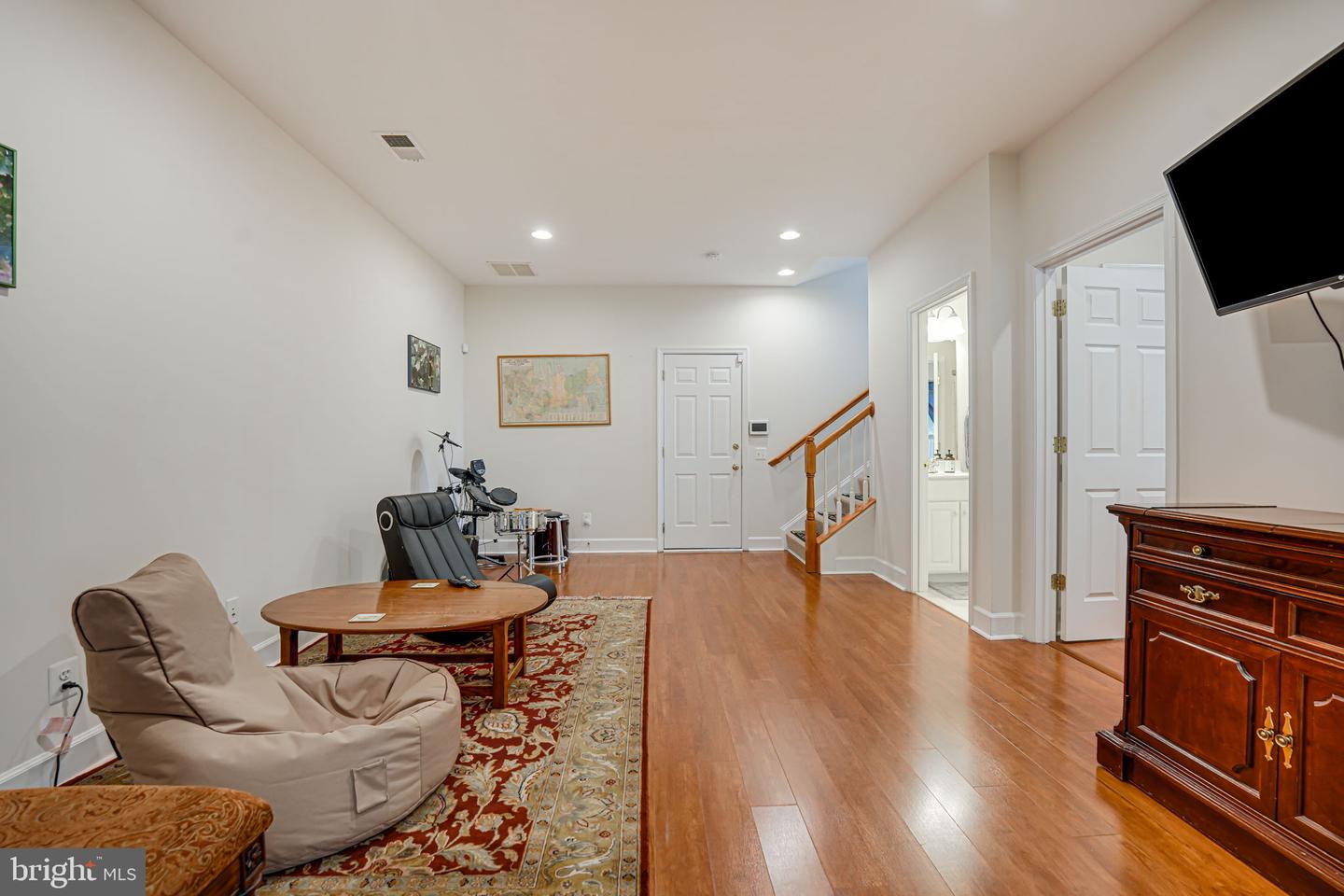 2408 HUNTINGTON PARK DR, ALEXANDRIA, Virginia 22303, 4 Bedrooms Bedrooms, ,3 BathroomsBathrooms,Residential,For sale,2408 HUNTINGTON PARK DR,VAFX2196402 MLS # VAFX2196402