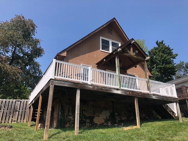 304 HAMRICK ST, STAUNTON, Virginia 24401, 3 Bedrooms Bedrooms, ,1 BathroomBathrooms,Residential,Staunton Chalet,304 HAMRICK ST,656670 MLS # 656670