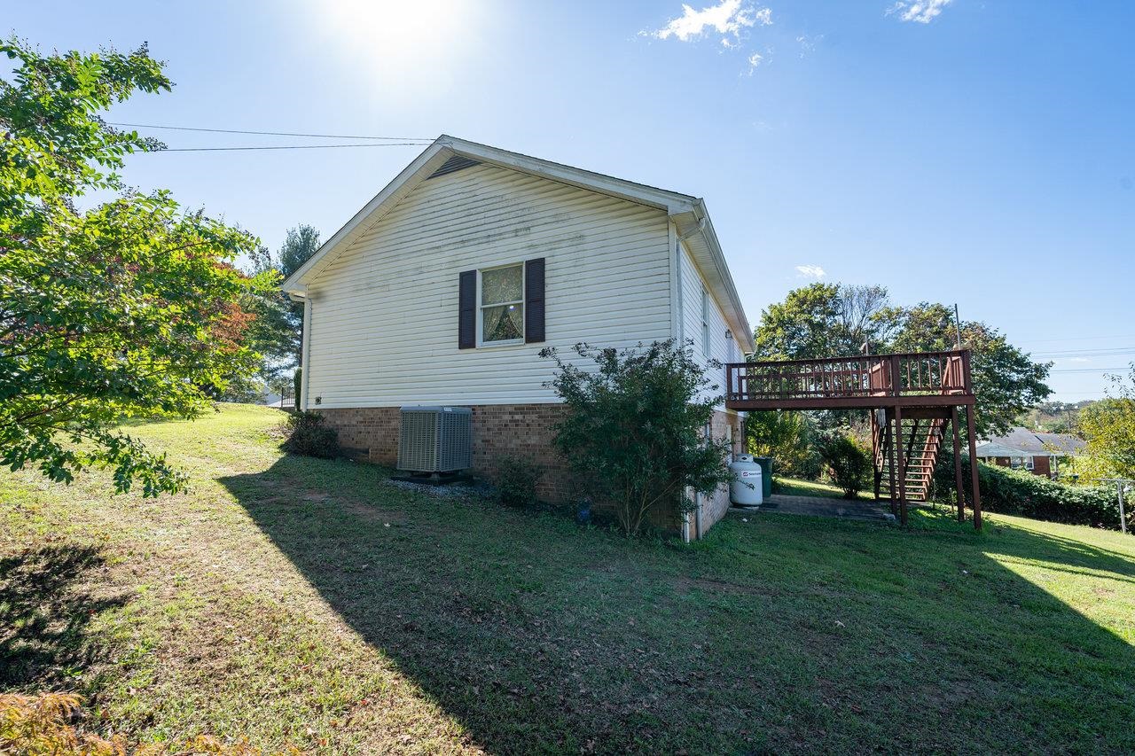 320 FIRST ST, LURAY, Virginia 22835, 3 Bedrooms Bedrooms, ,2 BathroomsBathrooms,Residential,320 FIRST ST,657776 MLS # 657776