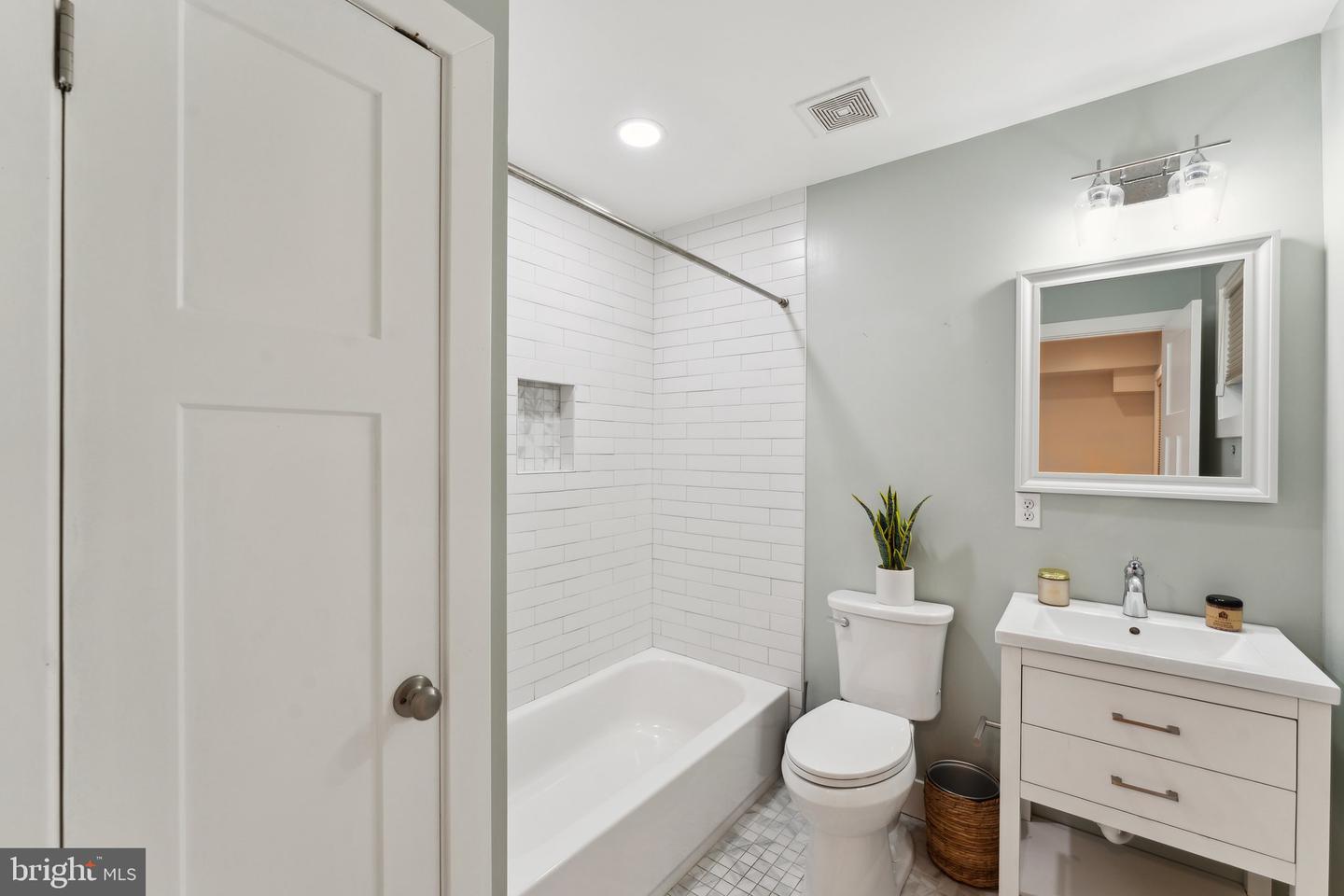 202 RANDOLPH PL NE #1, WASHINGTON, District Of Columbia 20002, 3 Bedrooms Bedrooms, ,3 BathroomsBathrooms,Residential,For sale,202 RANDOLPH PL NE #1,DCDC2157946 MLS # DCDC2157946