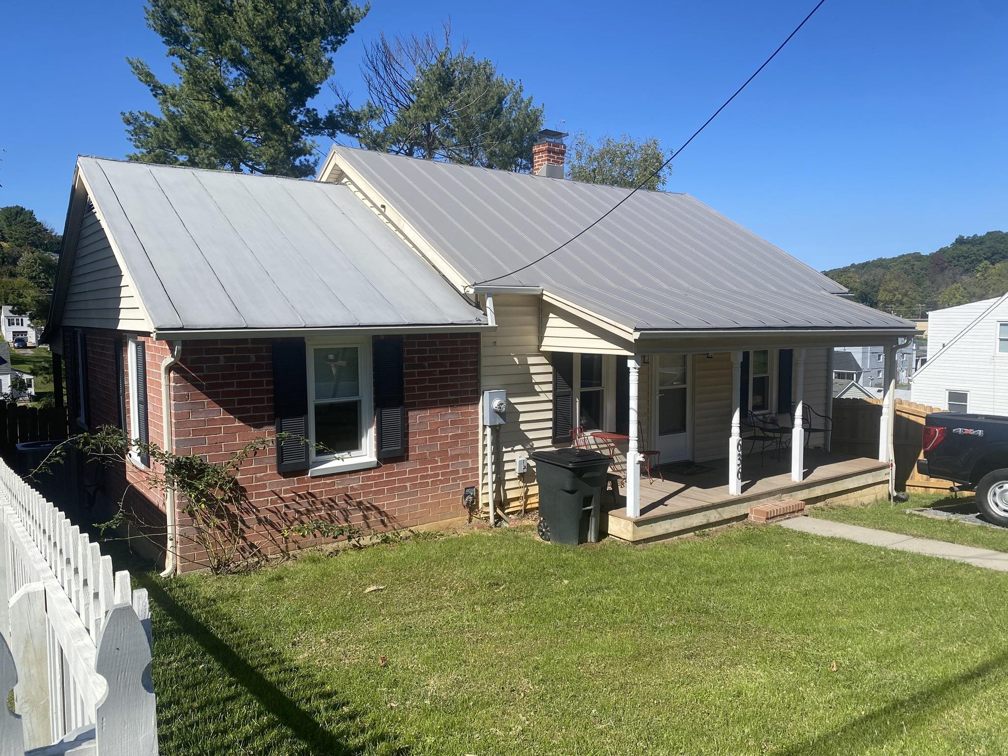 636 C ST, STAUNTON, Virginia 24401, 3 Bedrooms Bedrooms, ,1 BathroomBathrooms,Residential,636 C ST,658019 MLS # 658019