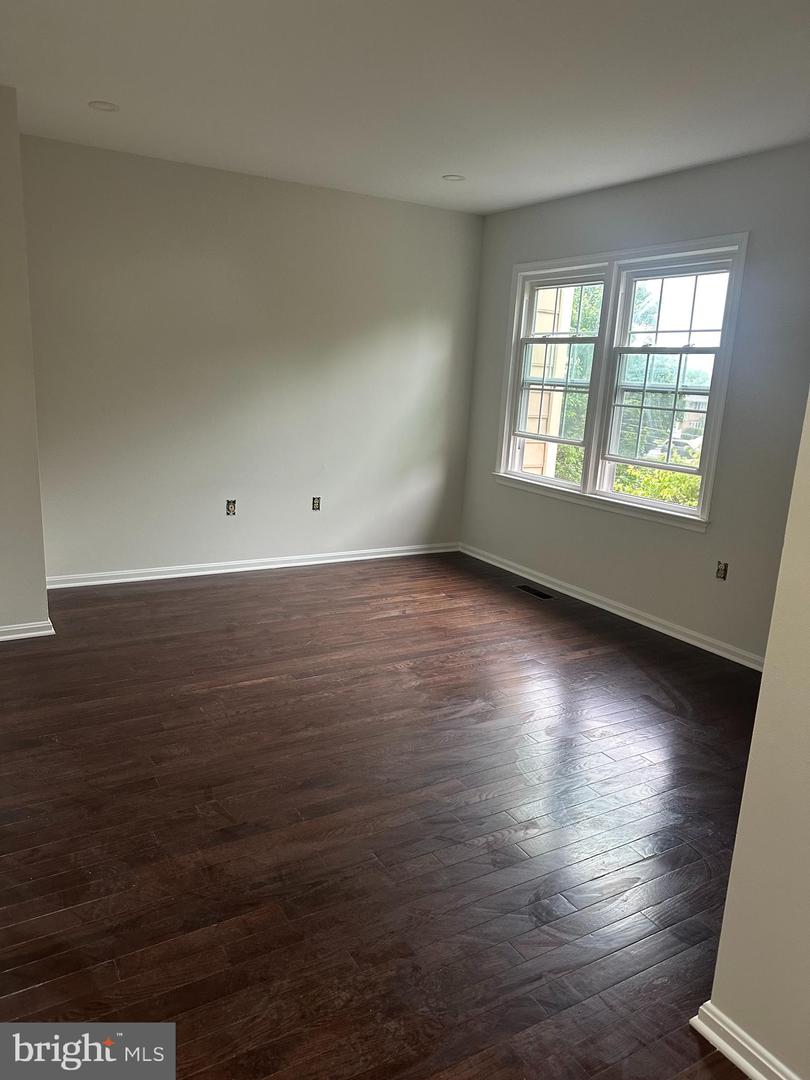 6 CARRIAGE HOUSE CIR, ALEXANDRIA, Virginia 22304, 2 Bedrooms Bedrooms, ,2 BathroomsBathrooms,Residential,For sale,6 CARRIAGE HOUSE CIR,VAAX2038300 MLS # VAAX2038300