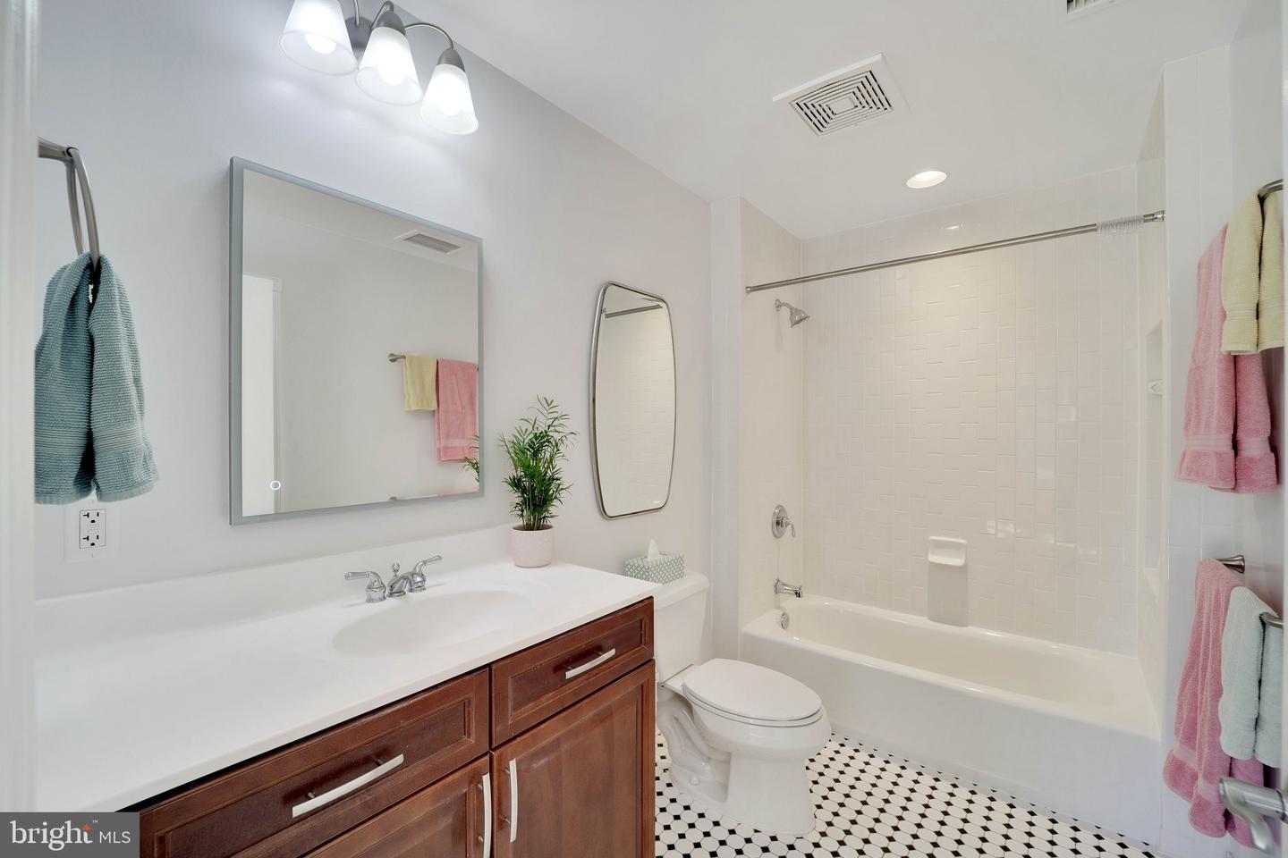 401 13TH ST NE #108, WASHINGTON, District Of Columbia 20002, 1 Bedroom Bedrooms, ,1 BathroomBathrooms,Residential,For sale,401 13TH ST NE #108,DCDC2165198 MLS # DCDC2165198