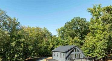 453 ROCKY HOLLOW RD, CHARLOTTESVILLE, Virginia 22911, 4 Bedrooms Bedrooms, ,4 BathroomsBathrooms,Residential,For sale,453 ROCKY HOLLOW RD,658027 MLS # 658027