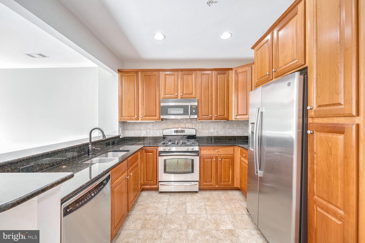 400 CAMERON STATION BLVD #307, ALEXANDRIA, Virginia 22304, 2 Bedrooms Bedrooms, ,2 BathroomsBathrooms,Residential,For sale,400 CAMERON STATION BLVD #307,VAAX2039016 MLS # VAAX2039016