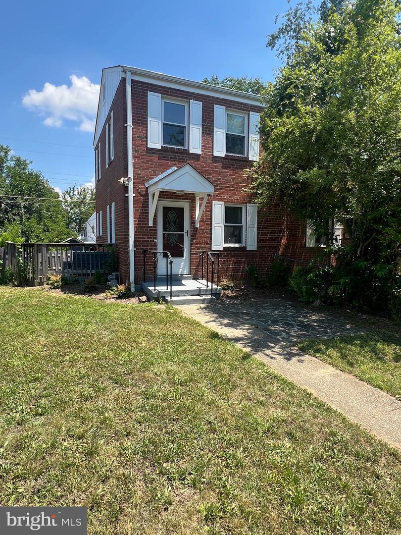 2240 FARRINGTON AVE, ALEXANDRIA, Virginia 22303, 3 Bedrooms Bedrooms, ,2 BathroomsBathrooms,Residential,For sale,2240 FARRINGTON AVE,VAFX2207062 MLS # VAFX2207062