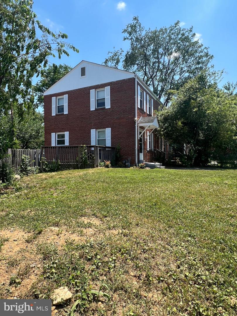 2240 FARRINGTON AVE, ALEXANDRIA, Virginia 22303, 3 Bedrooms Bedrooms, ,2 BathroomsBathrooms,Residential,For sale,2240 FARRINGTON AVE,VAFX2207062 MLS # VAFX2207062