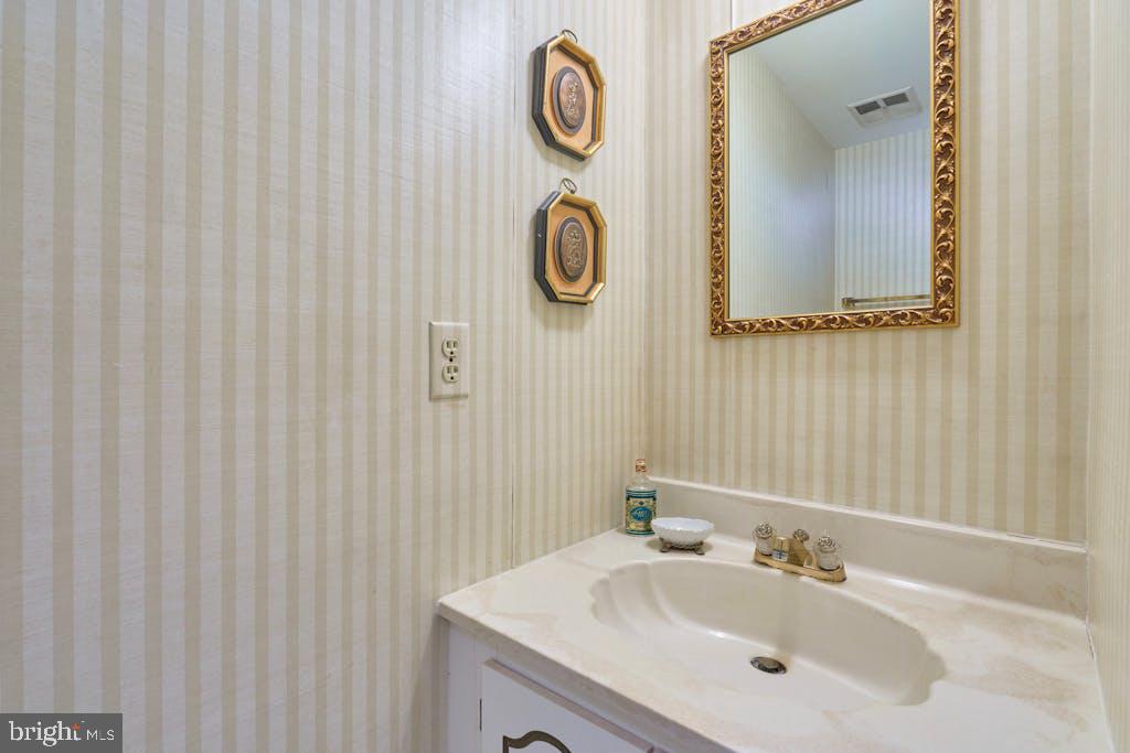 2670 CENTENNIAL CT, ALEXANDRIA, Virginia 22311, 3 Bedrooms Bedrooms, ,3 BathroomsBathrooms,Residential,For sale,2670 CENTENNIAL CT,VAAX2036610 MLS # VAAX2036610