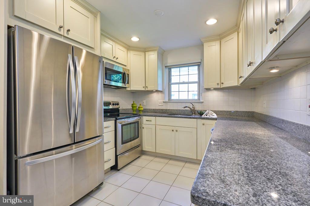 2670 CENTENNIAL CT, ALEXANDRIA, Virginia 22311, 3 Bedrooms Bedrooms, ,3 BathroomsBathrooms,Residential,For sale,2670 CENTENNIAL CT,VAAX2036610 MLS # VAAX2036610