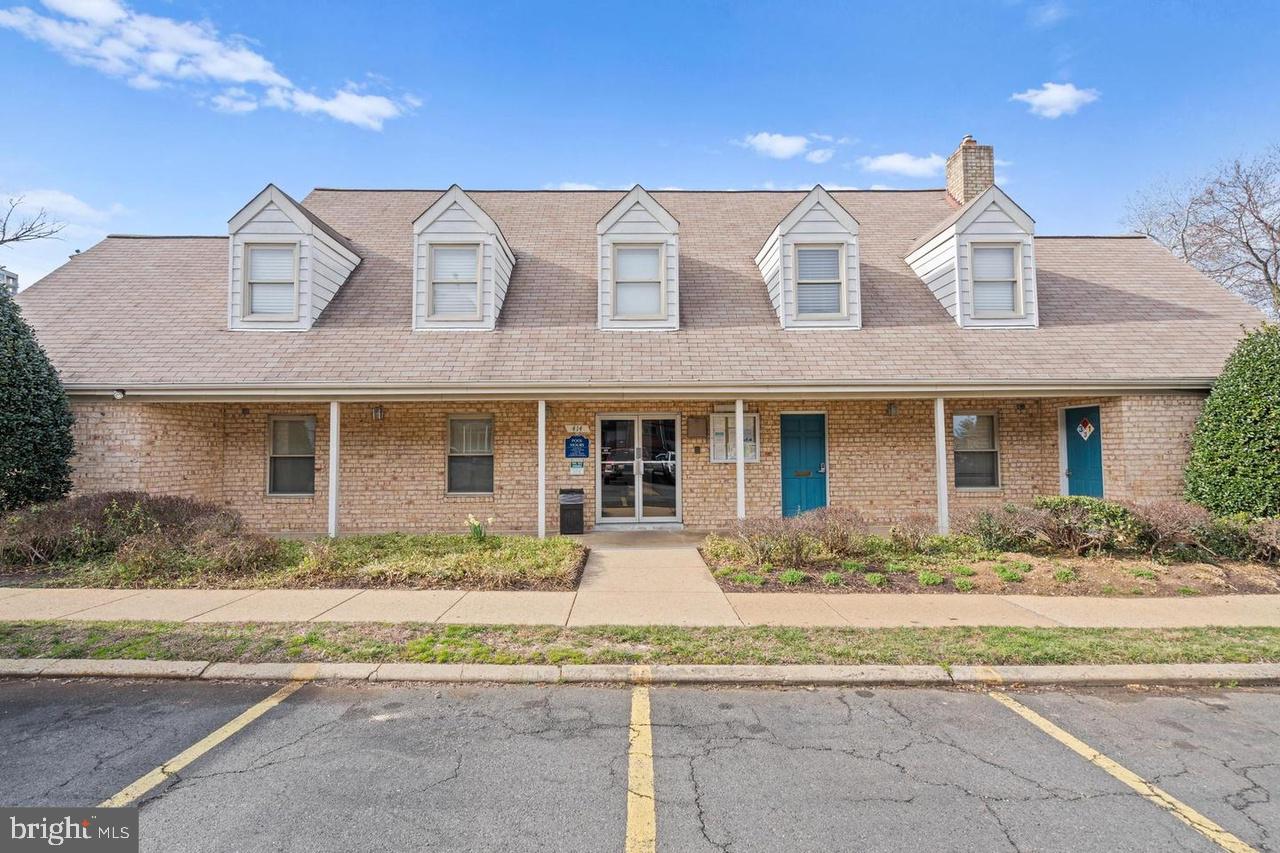 432 N ARMISTEAD ST #103, ALEXANDRIA, Virginia 22312, 2 Bedrooms Bedrooms, 3 Rooms Rooms,1 BathroomBathrooms,Residential,For sale,432 N ARMISTEAD ST #103,VAAX2036816 MLS # VAAX2036816