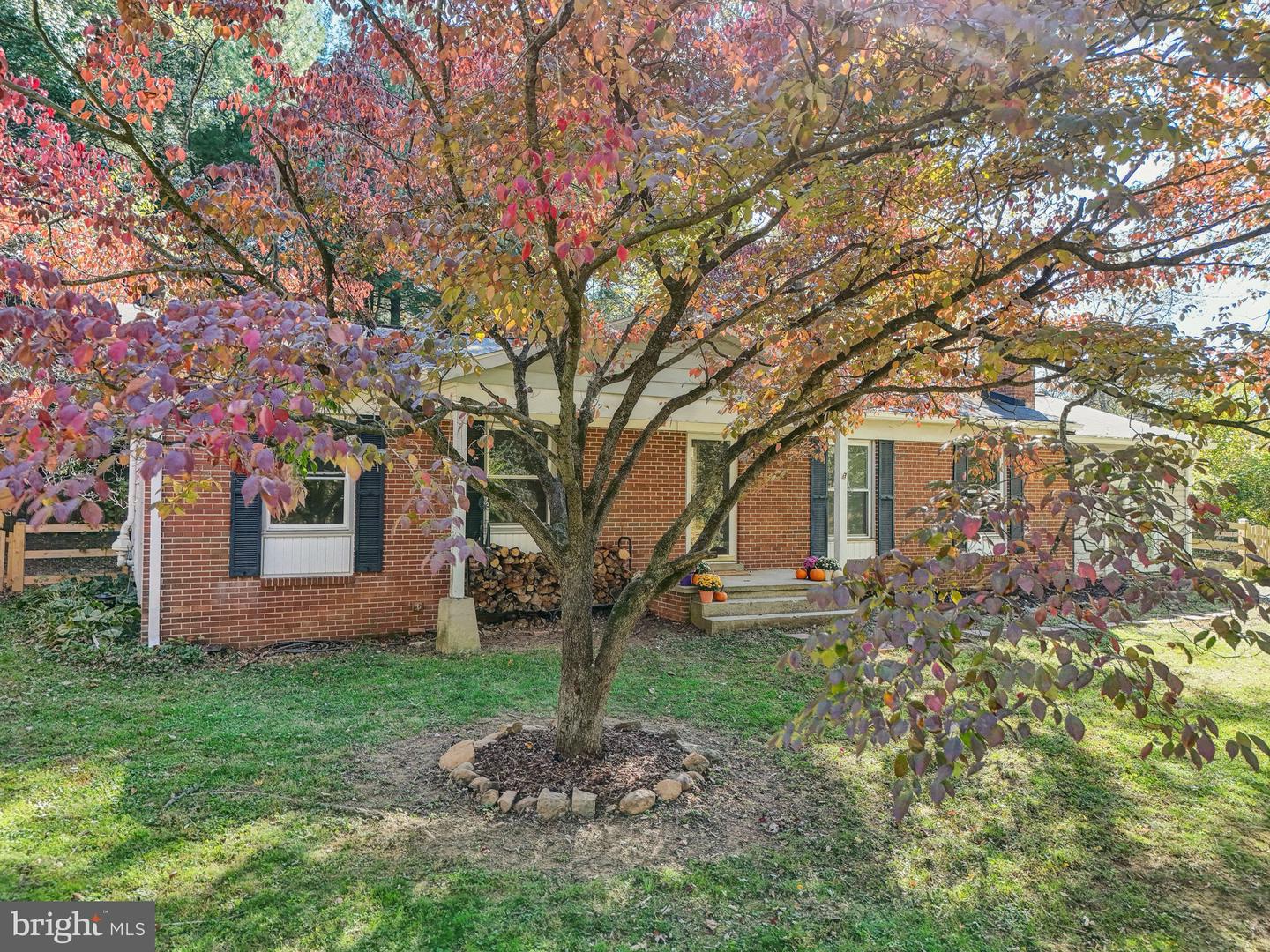 11318 RUSSELL RD, HILLSBORO, Virginia 20132, 3 Bedrooms Bedrooms, ,2 BathroomsBathrooms,Residential,For sale,11318 RUSSELL RD,VALO2081952 MLS # VALO2081952