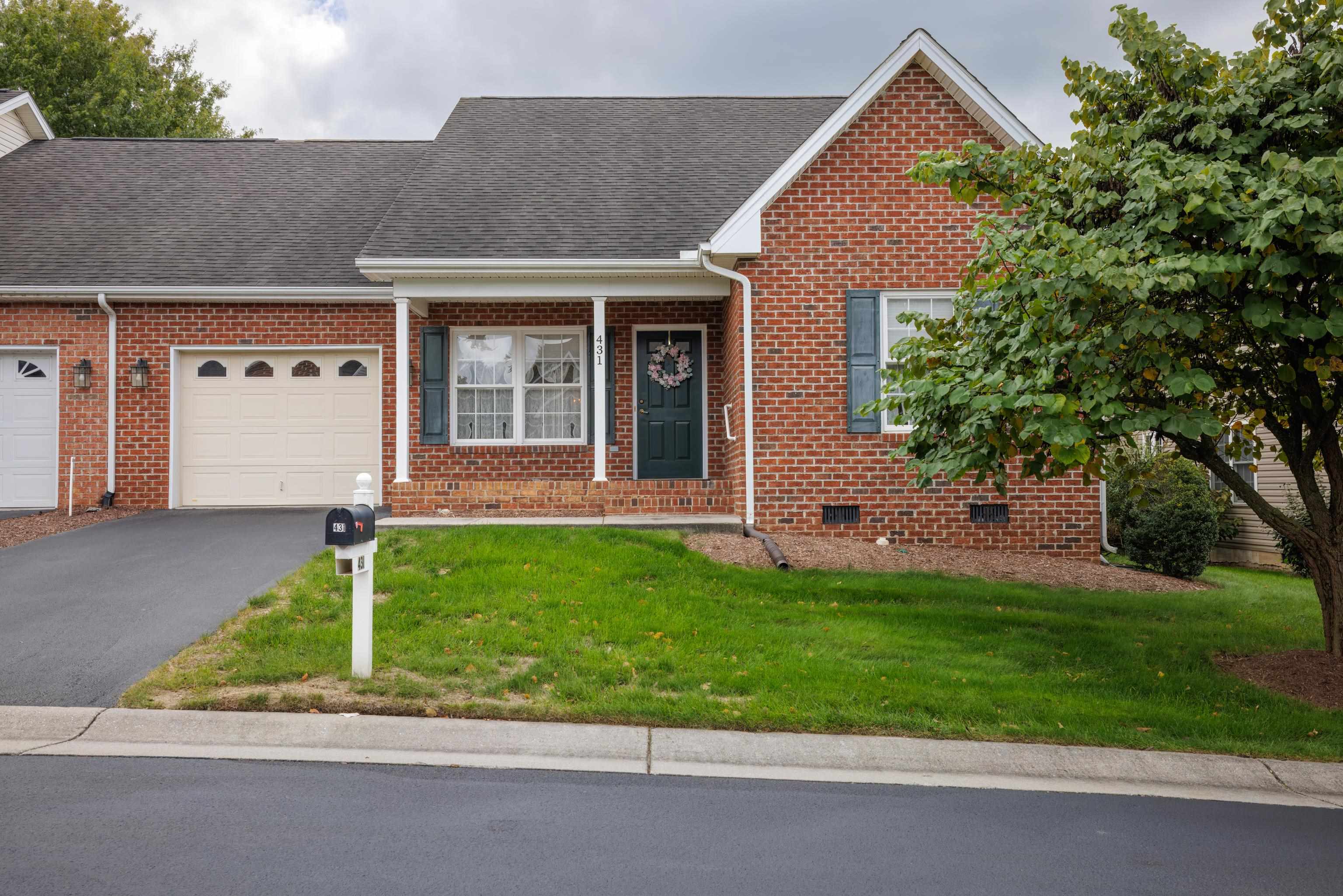 431 HICKORY GROVE CIR, HARRISONBURG, Virginia 22801, 2 Bedrooms Bedrooms, ,2 BathroomsBathrooms,Residential,431 HICKORY GROVE CIR,658040 MLS # 658040