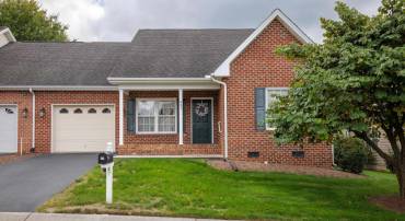 431 HICKORY GROVE CIR, HARRISONBURG, Virginia 22801, 2 Bedrooms Bedrooms, ,2 BathroomsBathrooms,Residential,431 HICKORY GROVE CIR,658040 MLS # 658040