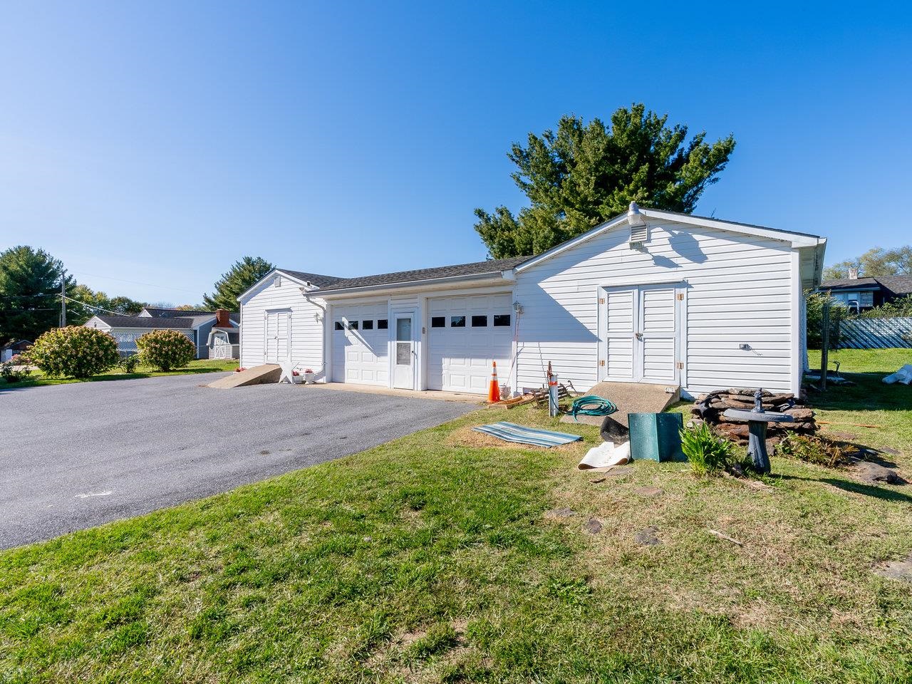 207 PULASKI AVE, SHENANDOAH, Virginia 22849, 4 Bedrooms Bedrooms, ,2 BathroomsBathrooms,Residential,207 PULASKI AVE,658048 MLS # 658048