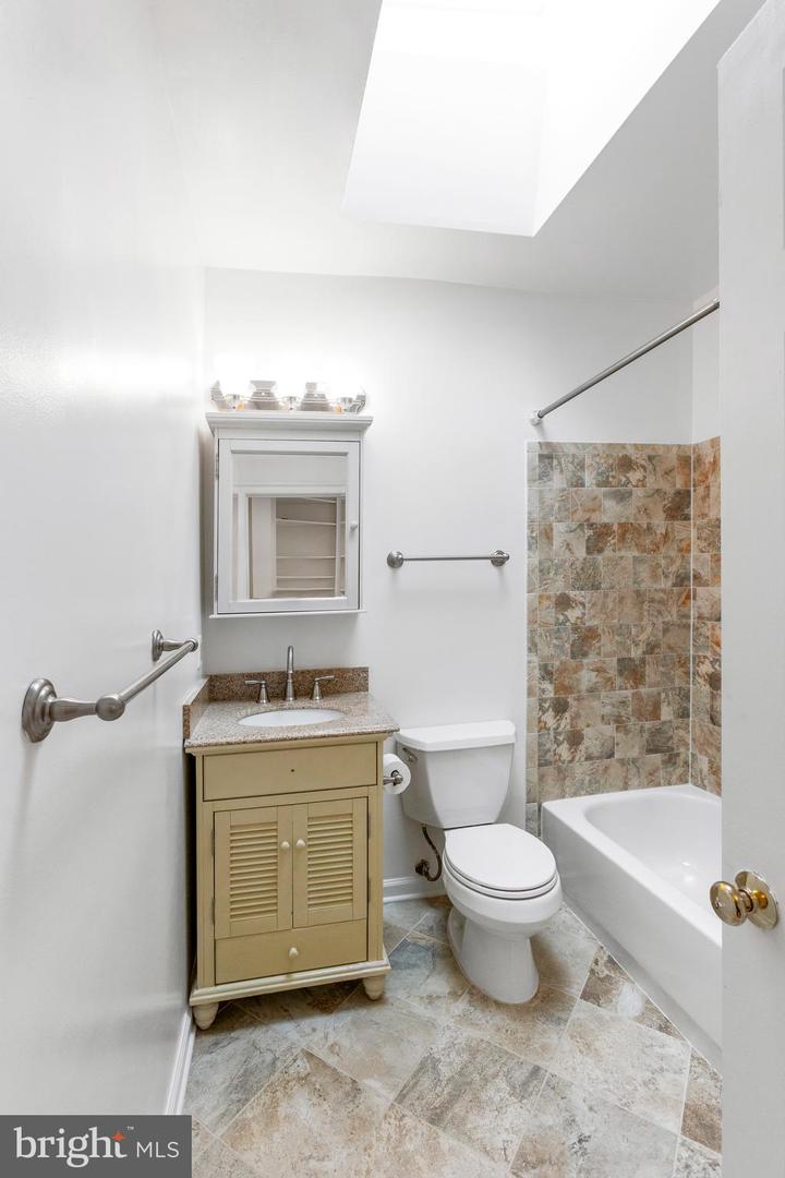 431 4TH ST NE, WASHINGTON, District Of Columbia 20002, 4 Bedrooms Bedrooms, ,3 BathroomsBathrooms,Residential,For sale,431 4TH ST NE,DCDC2163318 MLS # DCDC2163318