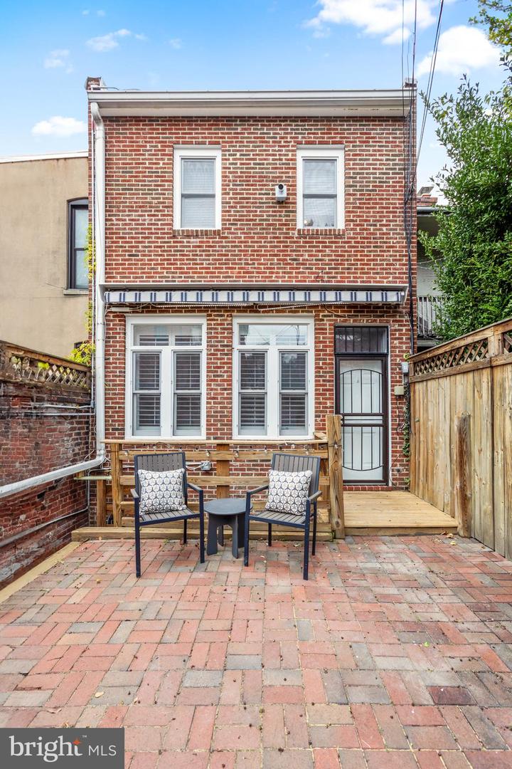 431 4TH ST NE, WASHINGTON, District Of Columbia 20002, 4 Bedrooms Bedrooms, ,3 BathroomsBathrooms,Residential,For sale,431 4TH ST NE,DCDC2163318 MLS # DCDC2163318