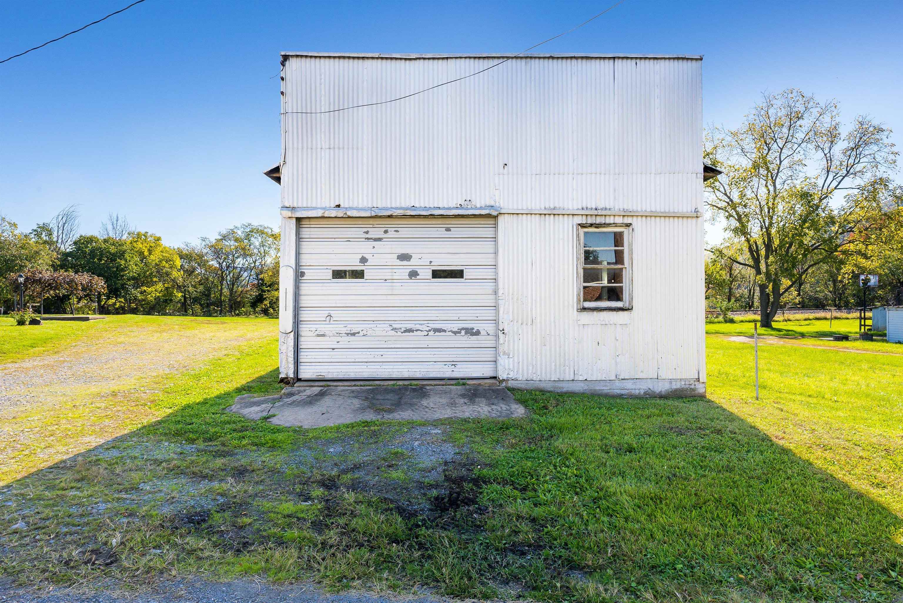 333 HONEYVILLE AVE, STANLEY, Virginia 22851, 3 Bedrooms Bedrooms, ,2 BathroomsBathrooms,Residential,333 HONEYVILLE AVE,658072 MLS # 658072