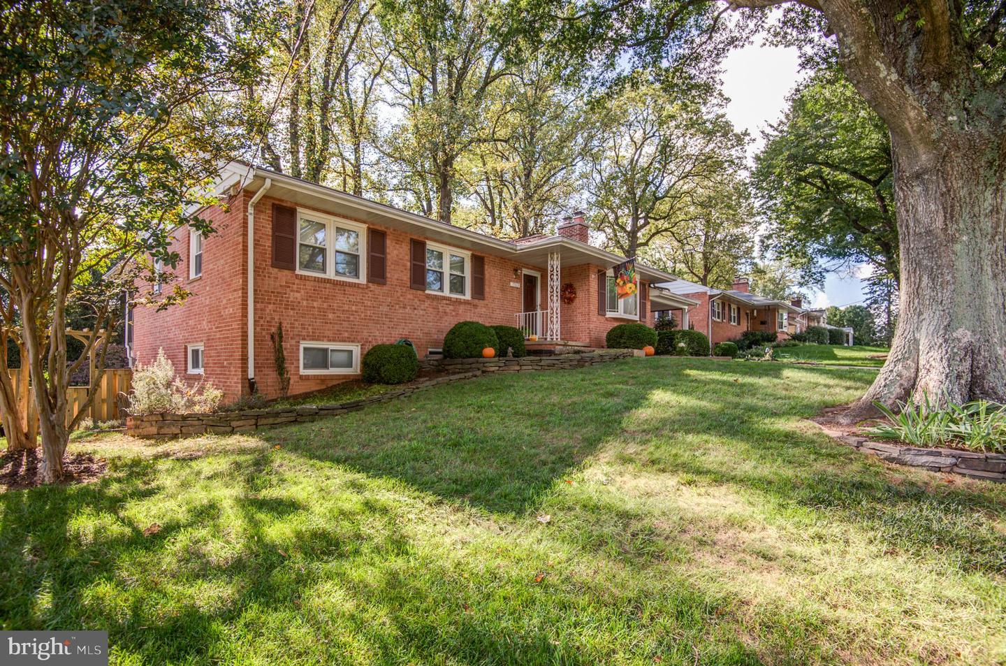 7513 FAIRWOOD LN, FALLS CHURCH, Virginia 22046, 4 Bedrooms Bedrooms, ,3 BathroomsBathrooms,Residential,For sale,7513 FAIRWOOD LN,VAFX2204960 MLS # VAFX2204960