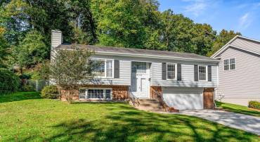 6118 LUNDY PL, BURKE, Virginia 22015, 4 Bedrooms Bedrooms, ,3 BathroomsBathrooms,Residential,For sale,6118 LUNDY PL,VAFX2205984 MLS # VAFX2205984