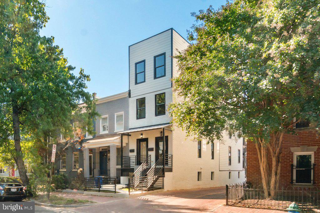 726 11TH ST NE, WASHINGTON, District Of Columbia 20002, 3 Bedrooms Bedrooms, ,2 BathroomsBathrooms,Residential,For sale,726 11TH ST NE,DCDC2165662 MLS # DCDC2165662