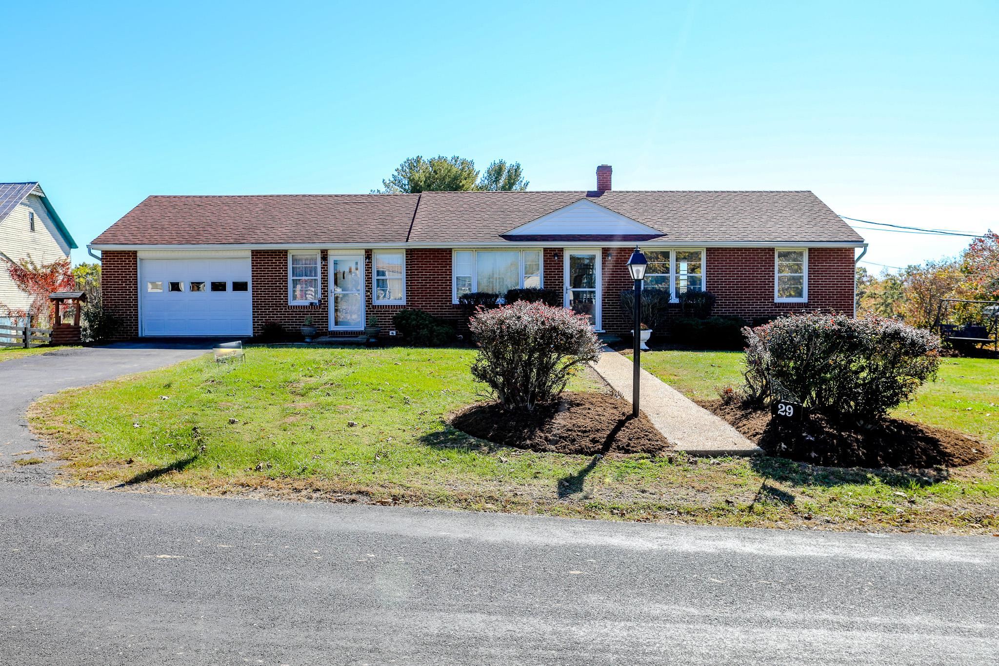 29 OLD LAUREL HILL RD, VERONA, Virginia 24482, 3 Bedrooms Bedrooms, ,1 BathroomBathrooms,Residential,29 OLD LAUREL HILL RD,656013 MLS # 656013