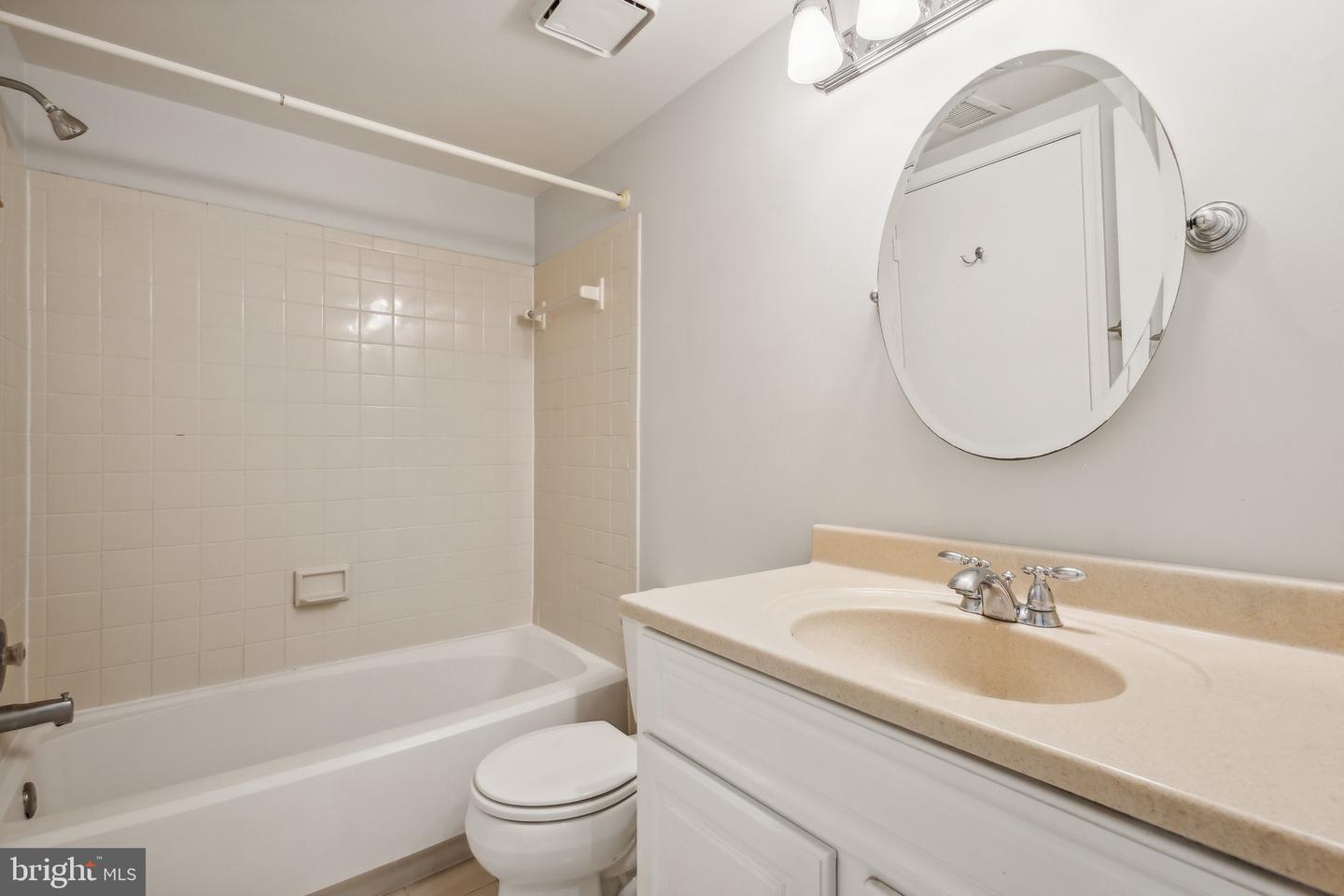 2427 S WALTER REED DR #17-1, ARLINGTON, Virginia 22206, 1 Bedroom Bedrooms, ,1 BathroomBathrooms,Residential,For sale,2427 S WALTER REED DR #17-1,VAAR2050022 MLS # VAAR2050022