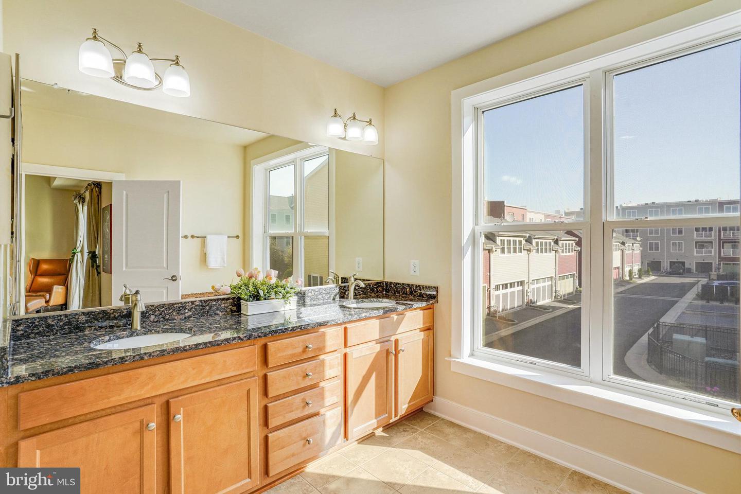 2305 MAIN LINE BLVD #101, ALEXANDRIA, Virginia 22301, 3 Bedrooms Bedrooms, ,2 BathroomsBathrooms,Residential,For sale,2305 MAIN LINE BLVD #101,VAAX2038920 MLS # VAAX2038920