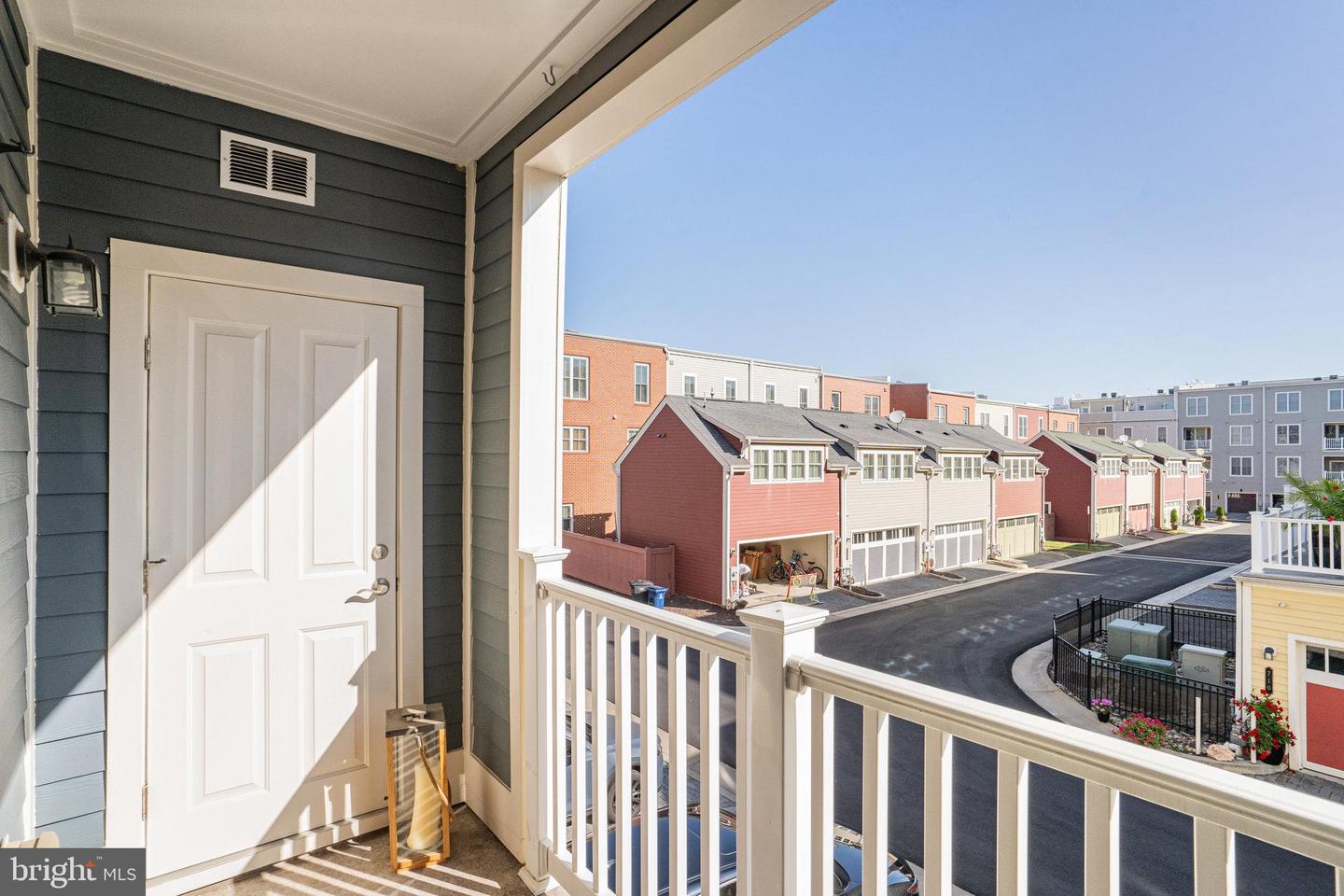 2305 MAIN LINE BLVD #101, ALEXANDRIA, Virginia 22301, 3 Bedrooms Bedrooms, ,2 BathroomsBathrooms,Residential,For sale,2305 MAIN LINE BLVD #101,VAAX2038920 MLS # VAAX2038920