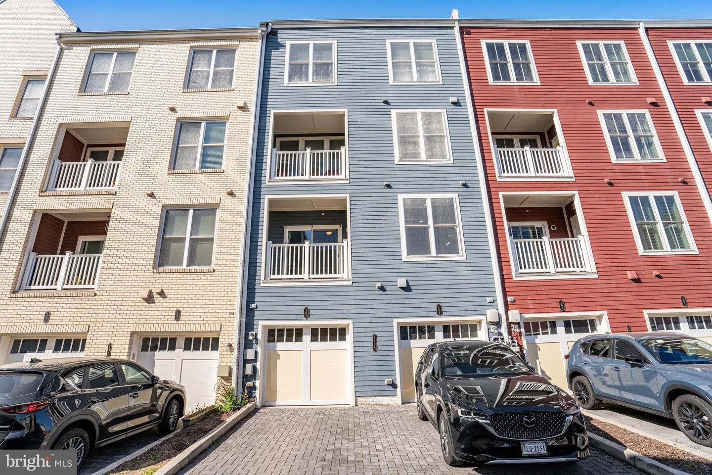 2305 MAIN LINE BLVD #101, ALEXANDRIA, Virginia 22301, 3 Bedrooms Bedrooms, ,2 BathroomsBathrooms,Residential,For sale,2305 MAIN LINE BLVD #101,VAAX2038920 MLS # VAAX2038920