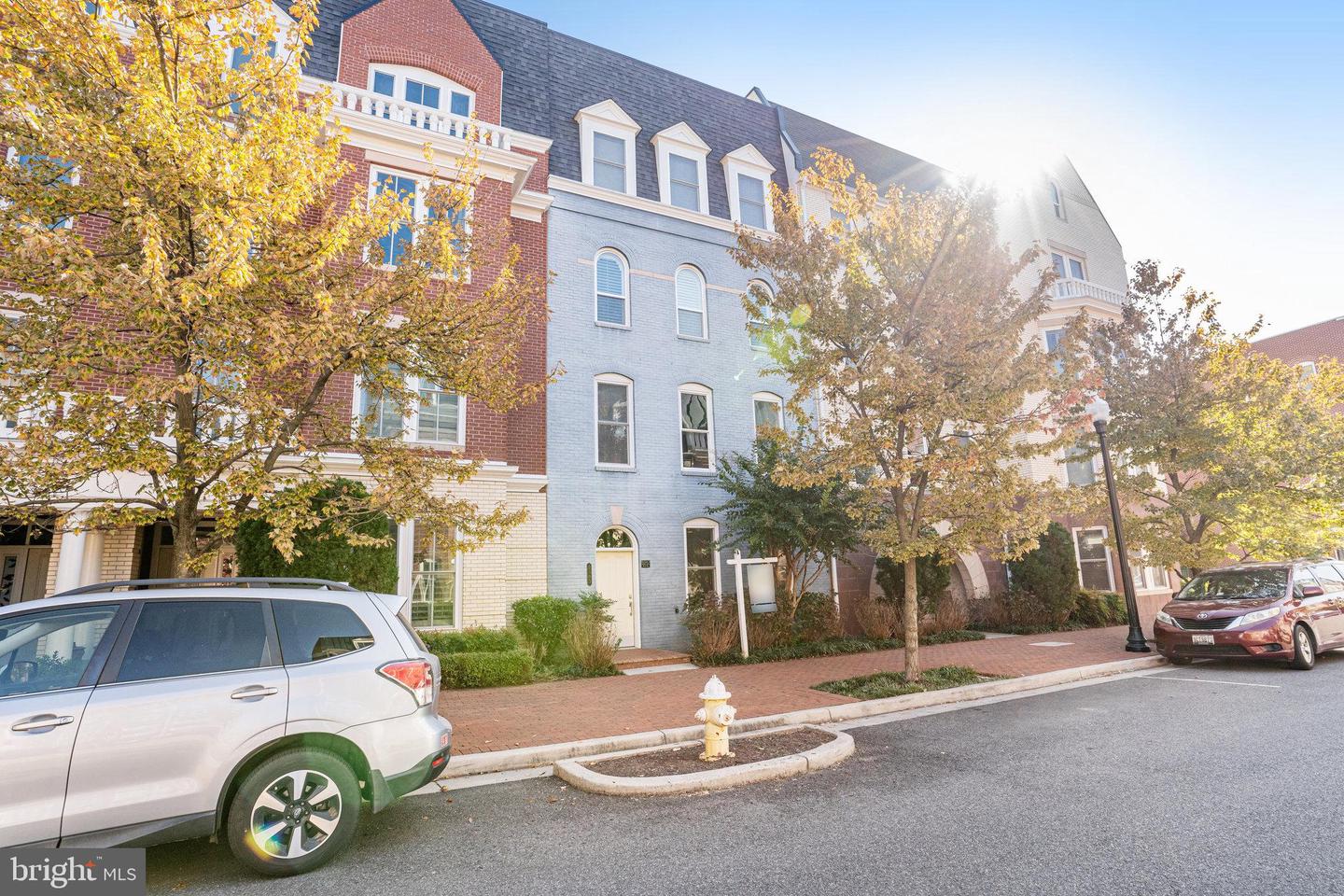 2305 MAIN LINE BLVD #101, ALEXANDRIA, Virginia 22301, 3 Bedrooms Bedrooms, ,2 BathroomsBathrooms,Residential,For sale,2305 MAIN LINE BLVD #101,VAAX2038920 MLS # VAAX2038920