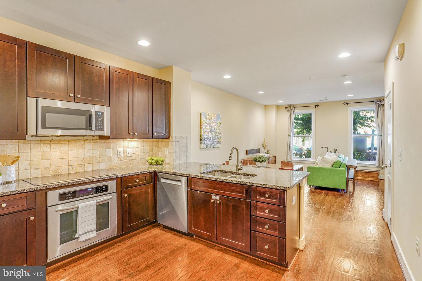 2305 MAIN LINE BLVD #101, ALEXANDRIA, Virginia 22301, 3 Bedrooms Bedrooms, ,2 BathroomsBathrooms,Residential,For sale,2305 MAIN LINE BLVD #101,VAAX2038920 MLS # VAAX2038920