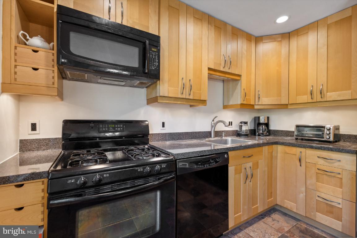 6502 POTOMAC AVE #B1, ALEXANDRIA, Virginia 22307, 1 Bedroom Bedrooms, ,1 BathroomBathrooms,Residential,For sale,6502 POTOMAC AVE #B1,VAFX2206646 MLS # VAFX2206646