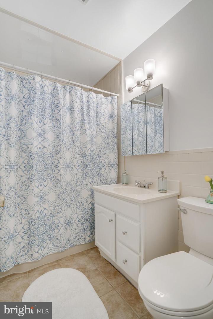 3808 ELMWOOD DR, ALEXANDRIA, Virginia 22303, 3 Bedrooms Bedrooms, 8 Rooms Rooms,1 BathroomBathrooms,Residential,For sale,3808 ELMWOOD DR,VAFX2195588 MLS # VAFX2195588