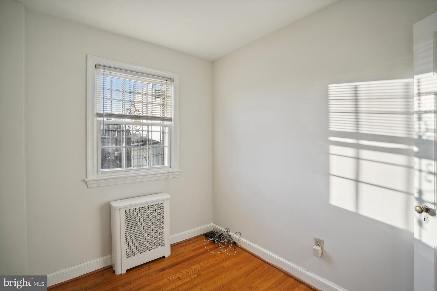 814 20TH ST NE, WASHINGTON, District Of Columbia 20002, 3 Bedrooms Bedrooms, ,1 BathroomBathrooms,Residential,For sale,814 20TH ST NE,DCDC2154560 MLS # DCDC2154560