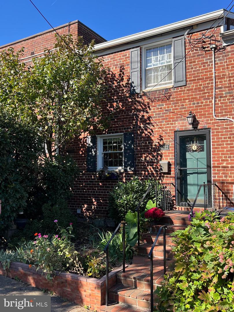 3112 LANDOVER ST, ALEXANDRIA, Virginia 22305, 3 Bedrooms Bedrooms, ,2 BathroomsBathrooms,Residential,For sale,3112 LANDOVER ST,VAAX2038802 MLS # VAAX2038802