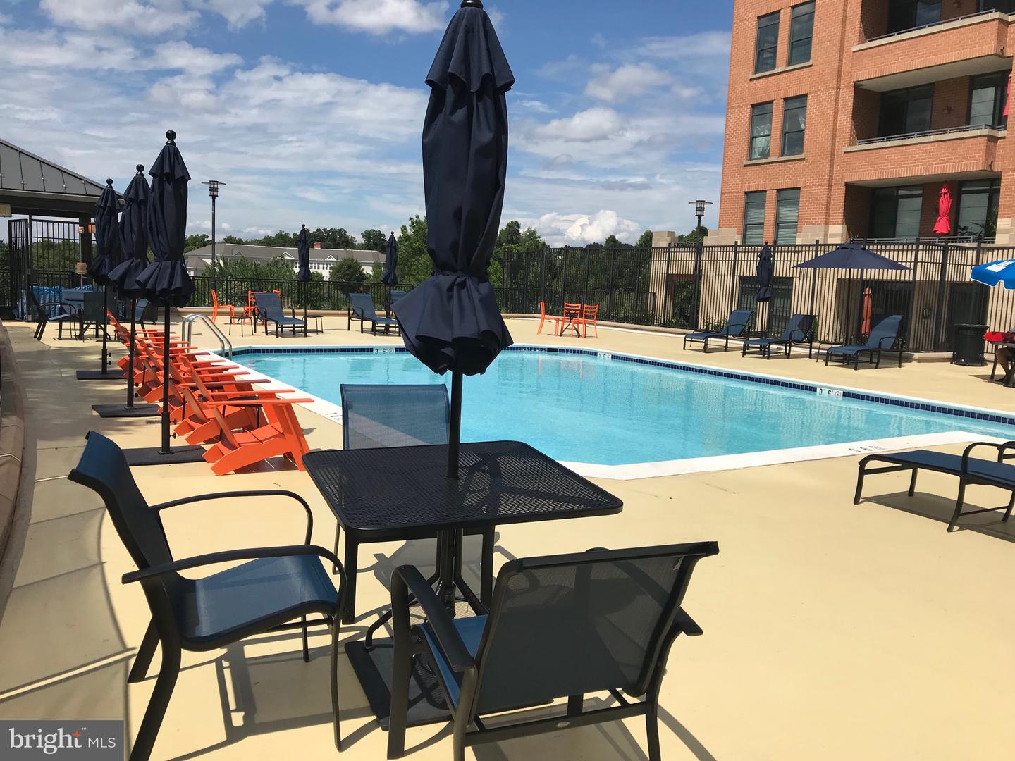 1830 FOUNTAIN DR #807, RESTON, Virginia 20190, 2 Bedrooms Bedrooms, ,2 BathroomsBathrooms,Residential,For sale,1830 FOUNTAIN DR #807,VAFX2206198 MLS # VAFX2206198