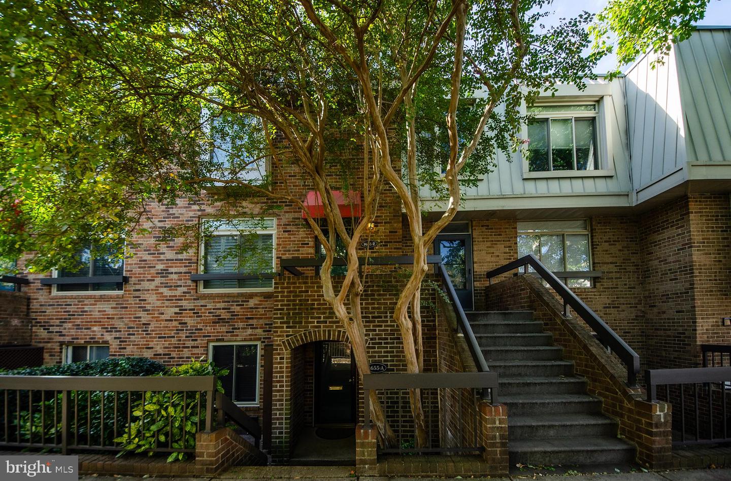 1655 S HAYES ST #B, ARLINGTON, Virginia 22202, 2 Bedrooms Bedrooms, ,2 BathroomsBathrooms,Residential,For sale,1655 S HAYES ST #B,VAAR2049748 MLS # VAAR2049748