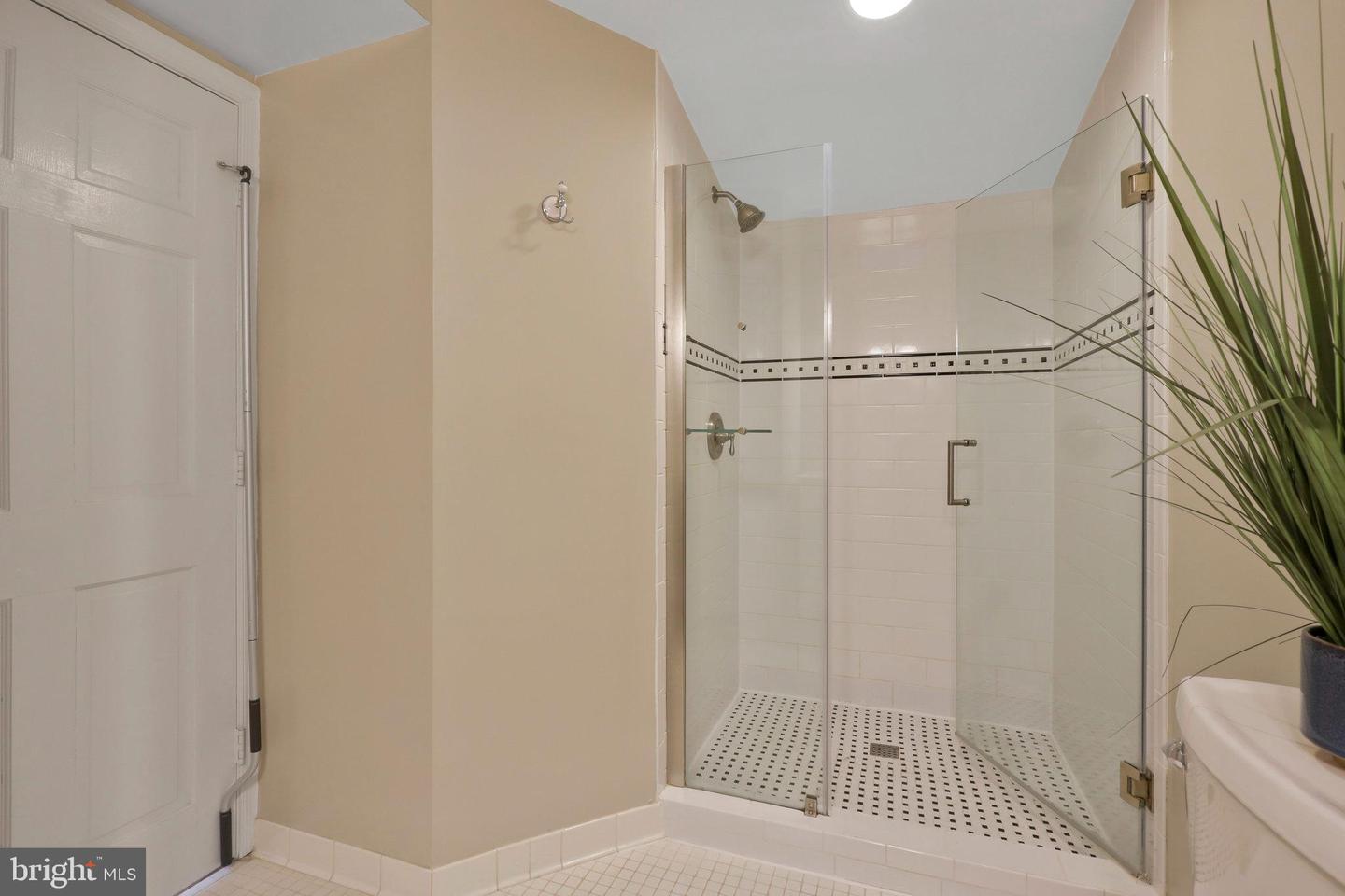 207 POPLAR DR, FALLS CHURCH, Virginia 22046, 3 Bedrooms Bedrooms, ,3 BathroomsBathrooms,Residential,For sale,207 POPLAR DR,VAFA2002582 MLS # VAFA2002582