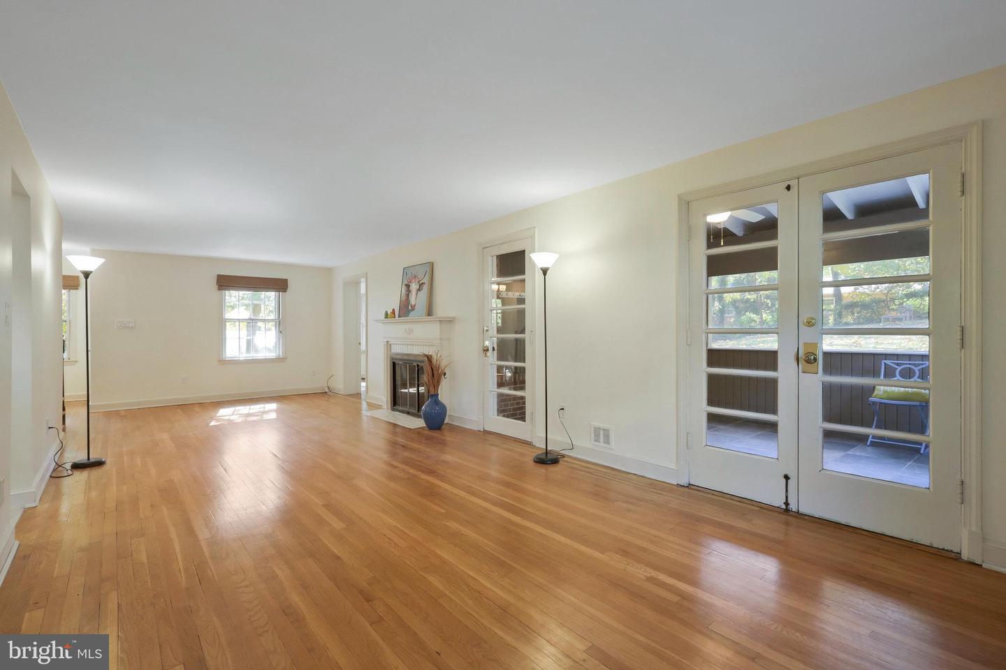 207 POPLAR DR, FALLS CHURCH, Virginia 22046, 3 Bedrooms Bedrooms, ,3 BathroomsBathrooms,Residential,For sale,207 POPLAR DR,VAFA2002582 MLS # VAFA2002582