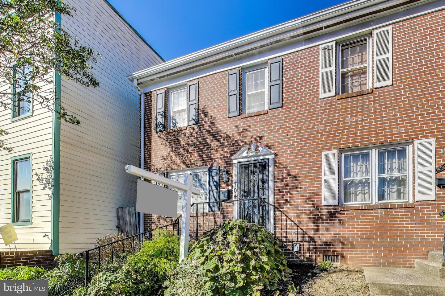 704 N PATRICK ST, ALEXANDRIA, Virginia 22314, 3 Bedrooms Bedrooms, ,2 BathroomsBathrooms,Residential,For sale,704 N PATRICK ST,VAAX2039048 MLS # VAAX2039048