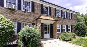 5114 COLUMBIA PIKE #6, ARLINGTON, Virginia 22204, 1 Bedroom Bedrooms, ,1 BathroomBathrooms,Residential,For sale,5114 COLUMBIA PIKE #6,VAAR2050086 MLS # VAAR2050086