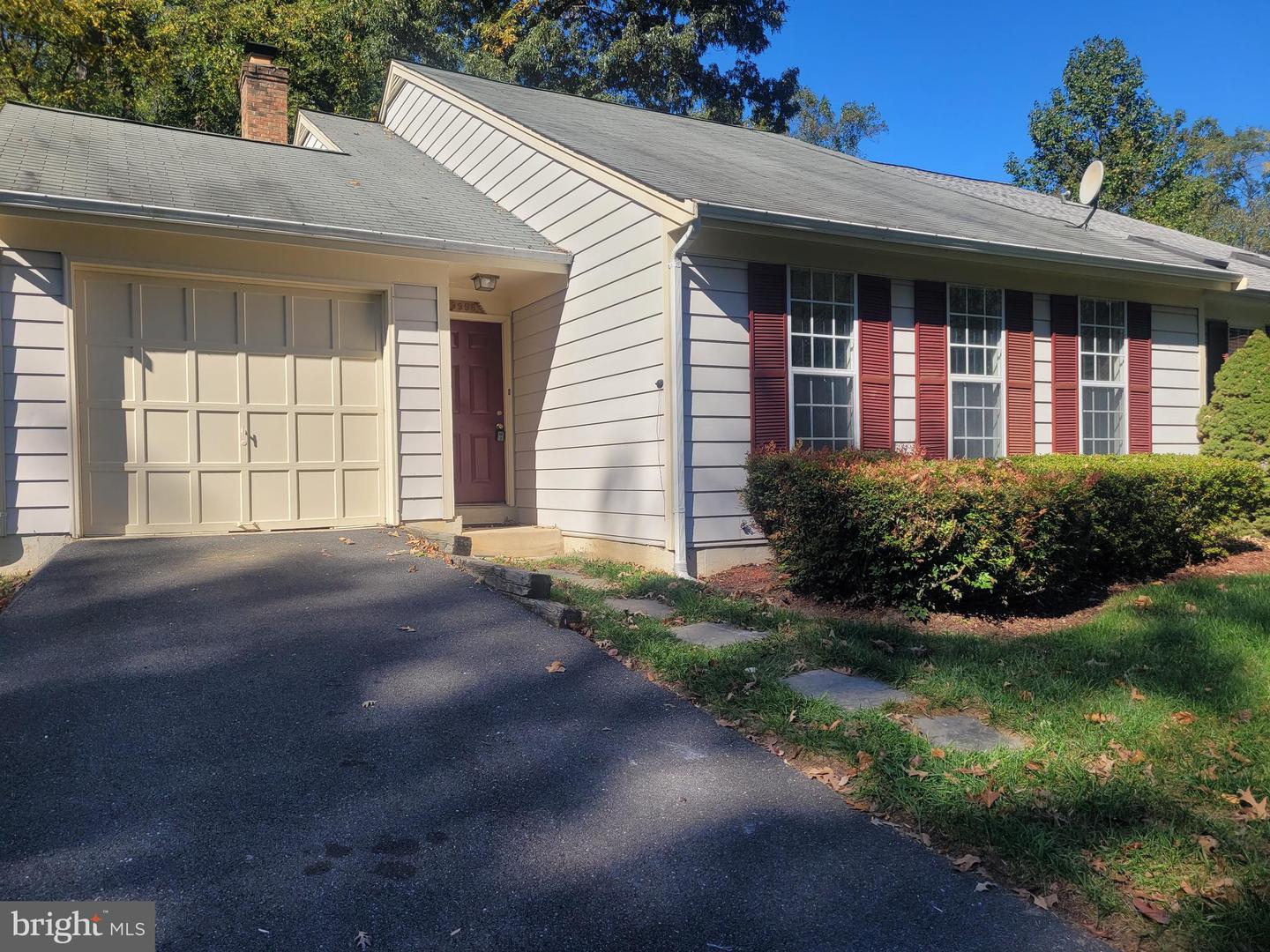 9996 HEMLOCK WOODS LN, BURKE, Virginia 22015, 3 Bedrooms Bedrooms, ,3 BathroomsBathrooms,Residential,For sale,9996 HEMLOCK WOODS LN,VAFX2207706 MLS # VAFX2207706