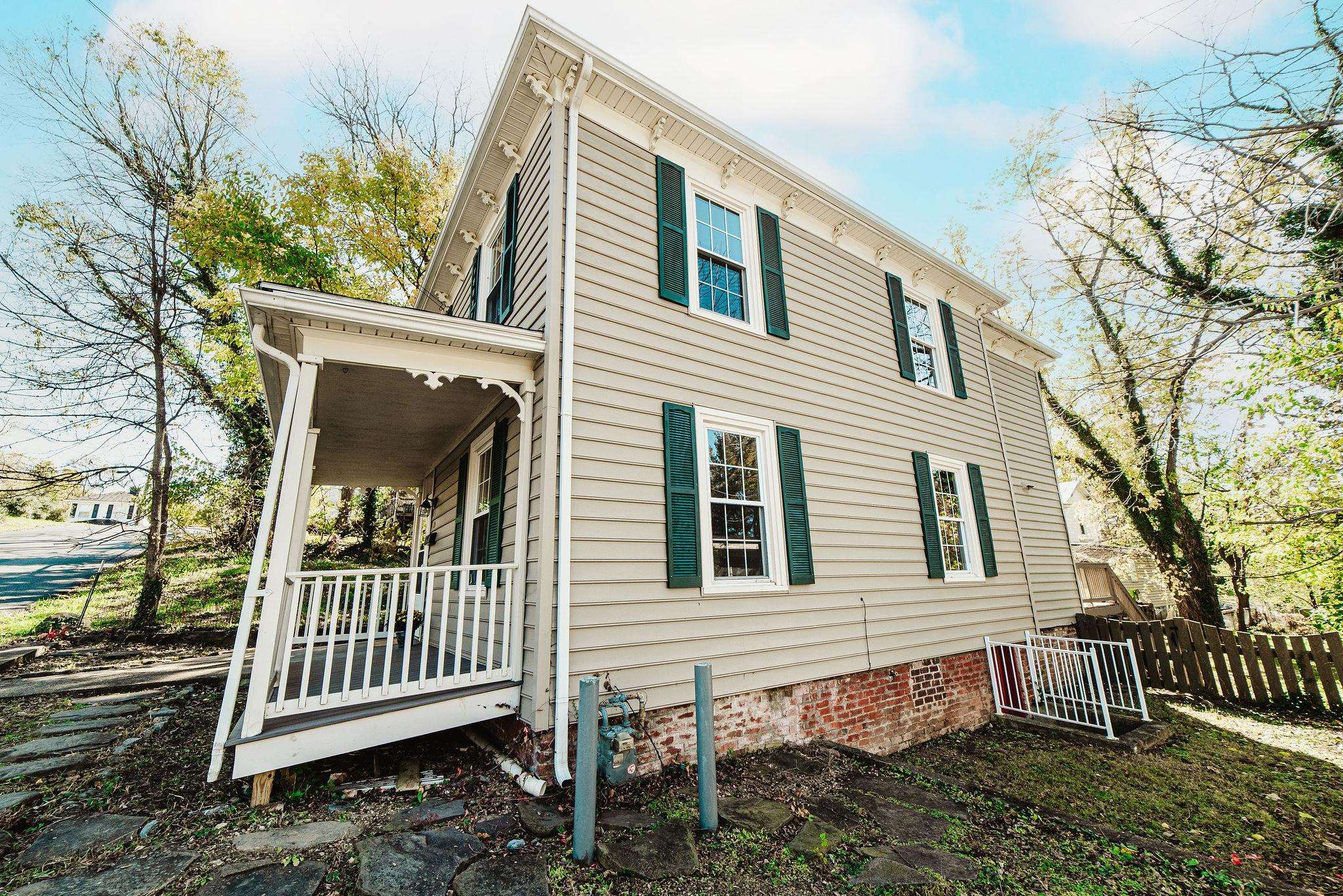 24 TAMS ST, STAUNTON, Virginia 24401, 3 Bedrooms Bedrooms, ,2 BathroomsBathrooms,Residential,24 TAMS ST,658210 MLS # 658210